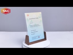 लकड़ी के आधार के साथ ऐक्रेलिक फोटो फ्रेम