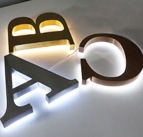 मिनी लेटर लोगो के लिए आउटडोर अनुकूलित उज्ज्वल 3 डी एक्रिलिक साइनआउट